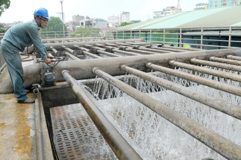 Hanoi improves access to clean water amid summer heat